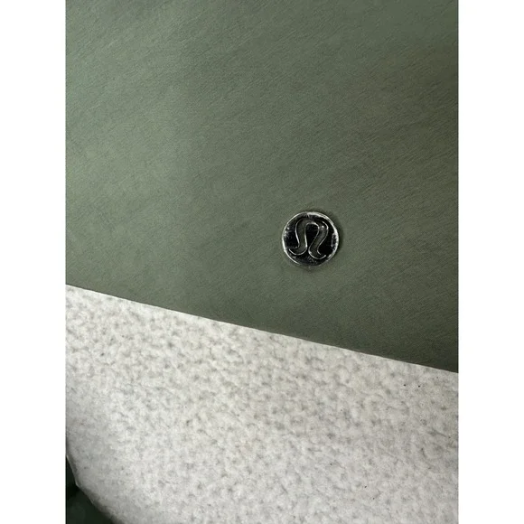 Lululemon Convertible Ruched Crossbody Bag OS Green NEW Water-Repellent 6.5L - Picture 2 of 15